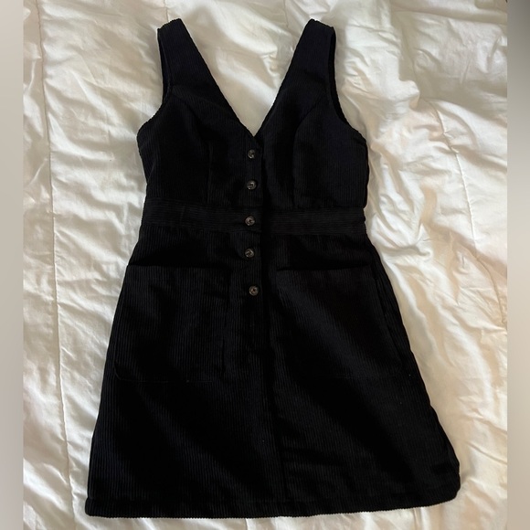 SHEIN Privé Single Breasted
Patch Pocket Cord Overall Dress
Black / XS(2) - Picture 1 of 16